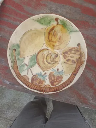 Plato cerámica esmaltada Puigdemont