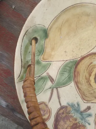 Plato cerámica esmaltada Puigdemont