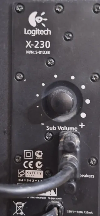 Logitech X-230 Altavoces 2.1 Y 3 metros   cable