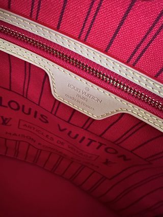 Louis Vuitton Rojo NF MM 32cm