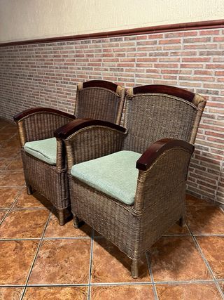 2 Sillones de mimbre y madera