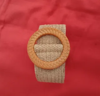 Cintura beige con fibbia arancione