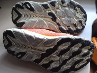 Zapatillas Hoka Naranja y Azul