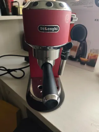 Cafetera Delonghi Roja