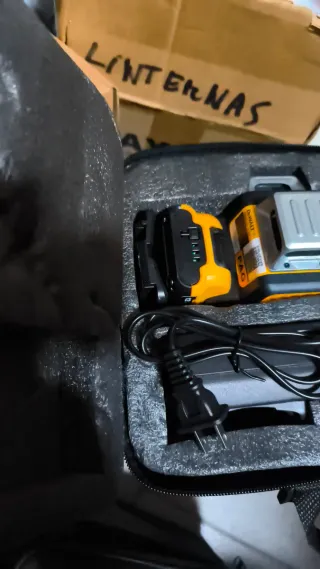 Nivel Láser DeWalt con Batería y Cargador