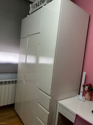 Armario blanco amplio