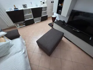 Sofá 4 posti Poltrone e Sofà con pouf contenitore