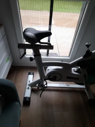 Bicicleta Estática Spinning Blanca y Verde