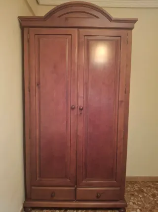 Armario de madera dos puertas