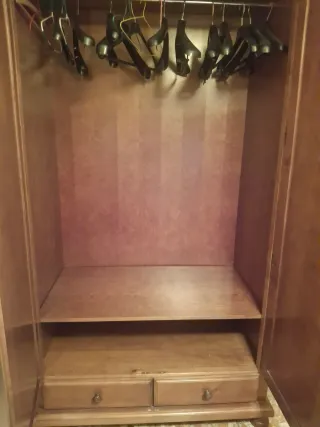 Armario de madera dos puertas