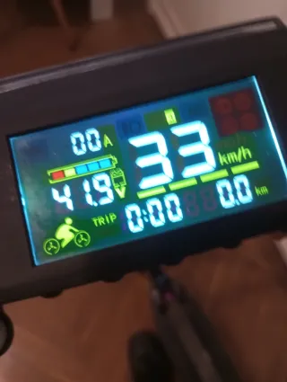 Patinete eléctrico ligero con cargador y bolsa