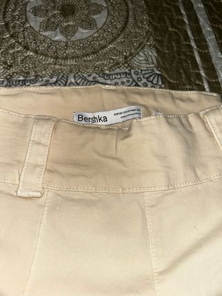 Pantalón campana Bershka beige Talla S