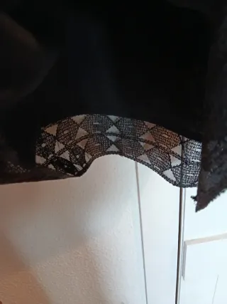 Falda negra con encaje muy favorecedor