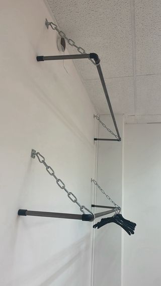 Perchero minimalista de metal