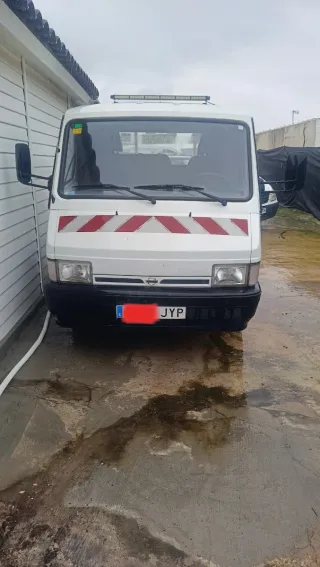 Grúa portacoche palas arrastre cuchara Nissan trad