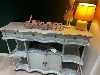 Mueble restaurado pintado a mano