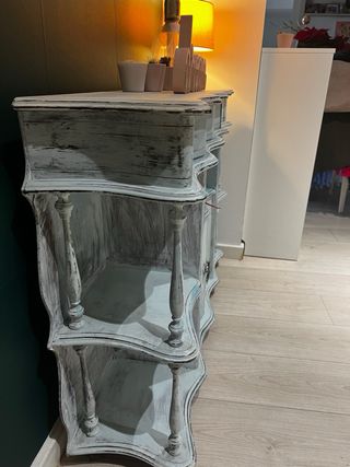 Mueble restaurado pintado a mano