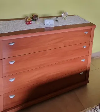 Cajonera de madera marrón