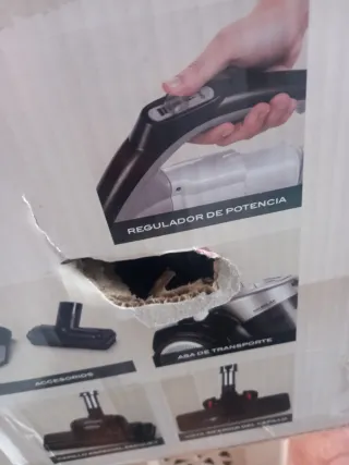 Aspirador Ufesa sin bolsa 1800W