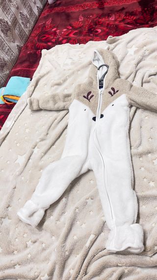 Buzo peluche bebé pies convertibles