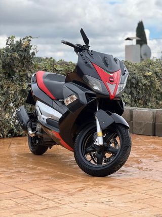 Aprilia SR Max 125cc Scooter