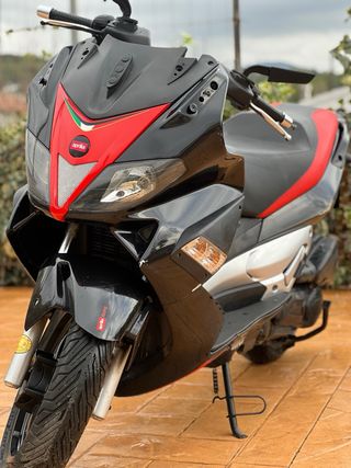 Aprilia SR Max 125cc Scooter