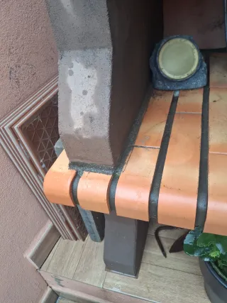 Barbacoa de ladrillo con chimenea