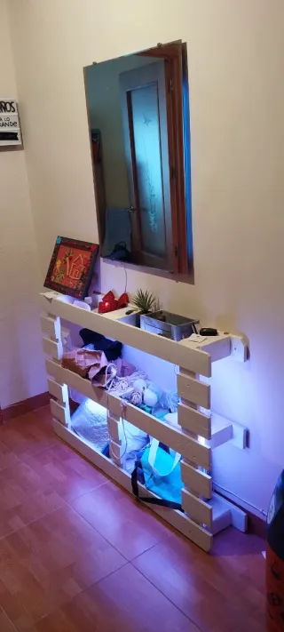 Mueble recibidor de madera hecho a mano