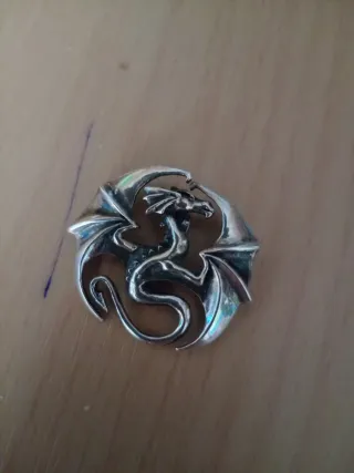 Colgante Dragón Plata Ley Anne Stokes