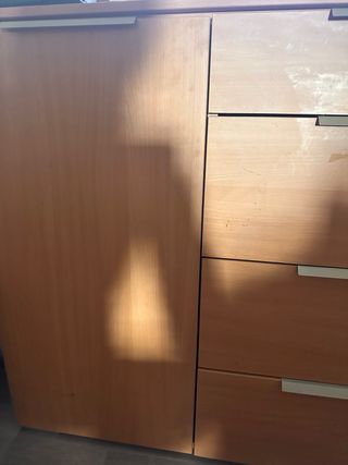 Cómoda de madera 4 cajones y puerta
