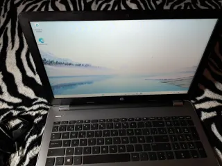 Portátil HP 250 G6 Gris - Parte deteriorada atras