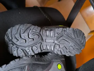 Botas de montaña Boriken grises y verdes