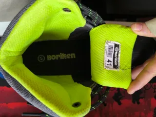 Botas de montaña Boriken grises y verdes