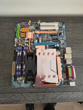 Motherboard + Procesador + Memoria + VGA + Cooler