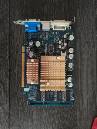 Motherboard + Procesador + Memoria + VGA + Cooler