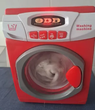 Lavadora de Juguete Roja