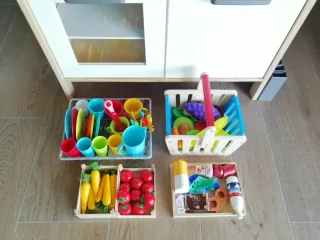 Cocinita IKEA DUKTIG con muchos accesorios