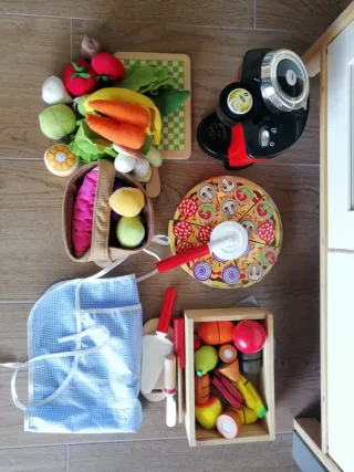 Cocinita IKEA DUKTIG con muchos accesorios
