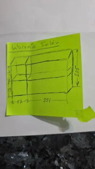 Librería de madera y cristal