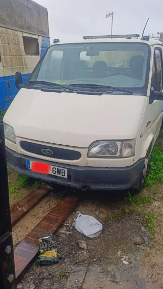 Grúa plataforma portacoche Ford transit
