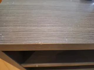 Mueble TV gris con cajones y estantes