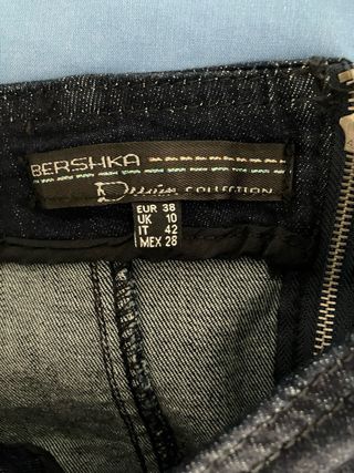 Falda vaquera y negra mujer