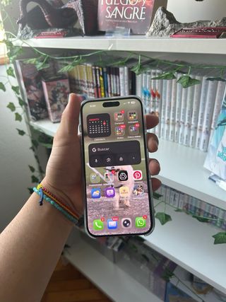 iPhone 16 Pro Max 256 GB decierto con funda