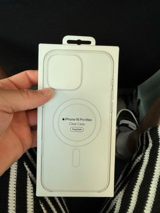 iPhone 16 Pro Max 256 GB decierto con funda