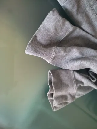 Chaqueta Nike gris y negra con cremallera