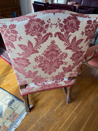 Butaca clásica de madera y tela