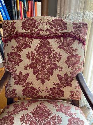 Butaca clásica de madera y tela