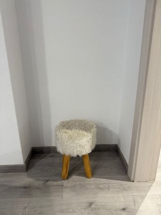 Taburete pelo blanco/madera MAISONS DU MONDE