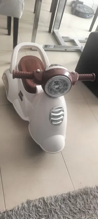 Correpasillos infantil blanco y marrón