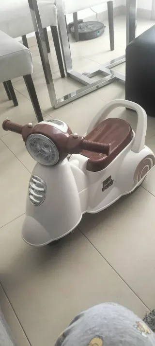 Correpasillos infantil blanco y marrón